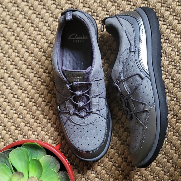 Clarks - Picture 2 of 8